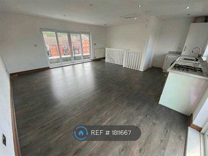 3 Bedroom Flat To Rent In Ellerman Road, Liverpool, L3