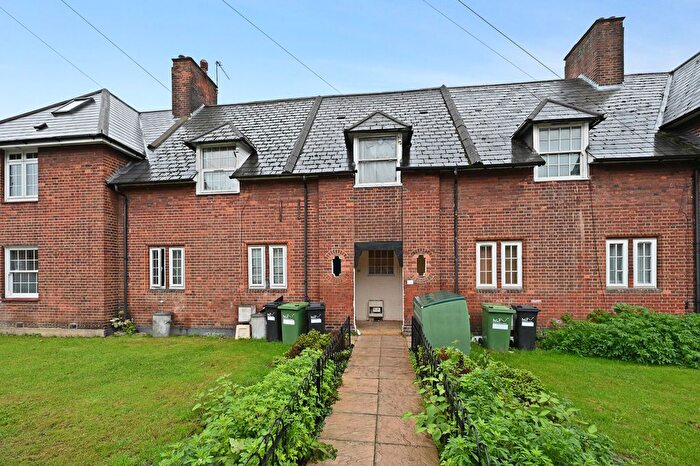 3 Bedroom Terraced House For Sale In Henchman Street, London, W12