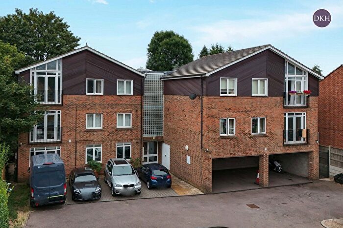 2 Bedroom Flat For Sale In Rickmansworth Road, Watford, Hertfordshire, WD18