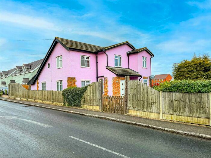 4 Bedroom Detached House For Sale In Scotts Hill, Southminster, CM0