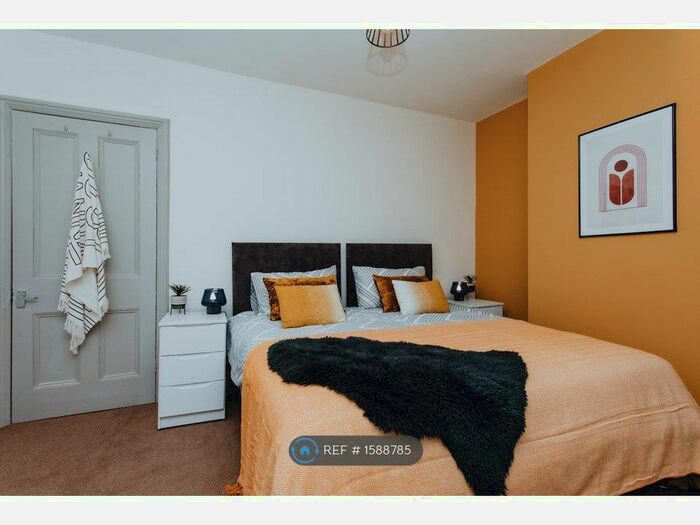 3 Bedroom Semi-Detached House To Rent In Wood Street, Rugby, CV21