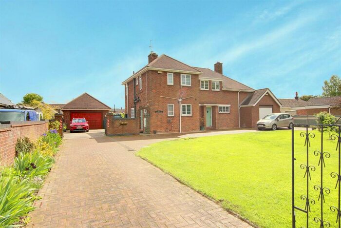 4 Bedroom Detached House For Sale In Station Road, Willoughby, Alford, LN13