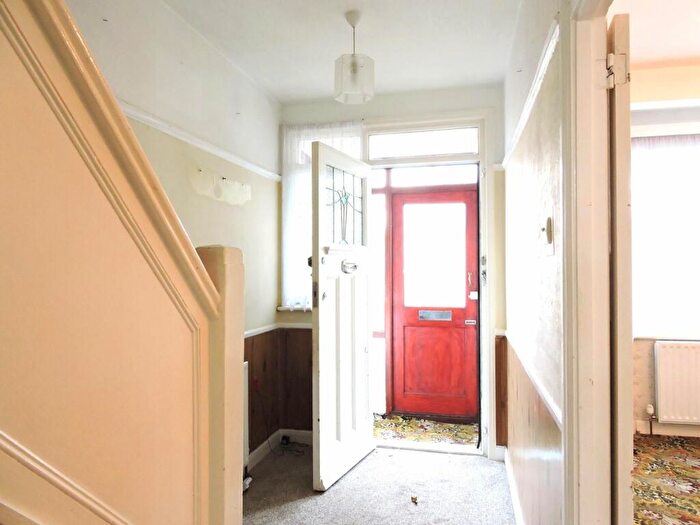 3 Bedroom Terraced House For Sale In Southfield Road, Waltham Cross, EN8