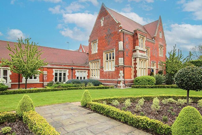 2 Bedroom Apartment For Sale In The Galleries, Warley, Brentwood, CM14