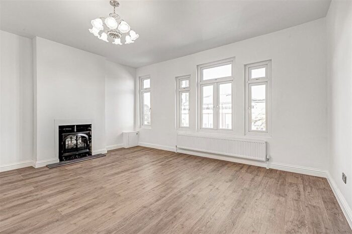 2 Bedroom Flat To Rent In Kingston Road, London, SW19