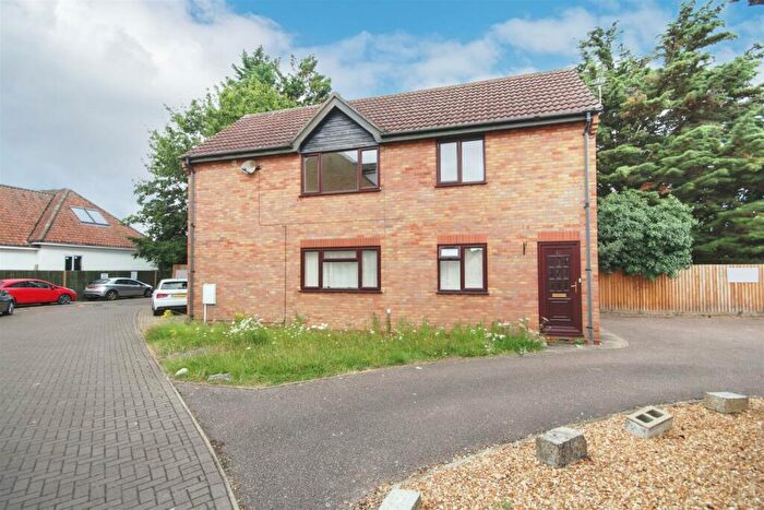 1 Bedroom Maisonette To Rent In Robbs Walk, St. Ives, PE27