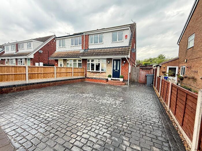 3 Bedroom Semi-Detached House For Sale In Cranford Way, Bucknall, Stoke On Trent, ST2