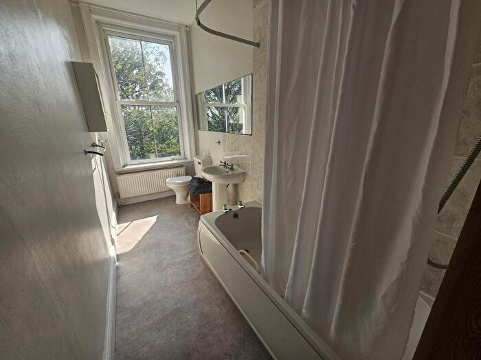 4 Bedroom House To Rent In Moorland Road, Leeds, LS6