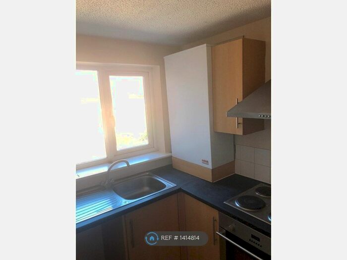 2 Bedroom Flat To Rent In Hotham House, Hull, HU3