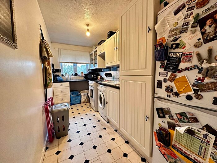 1 Bedroom Flat For Sale In Pine Grove, Gillingham, ME7