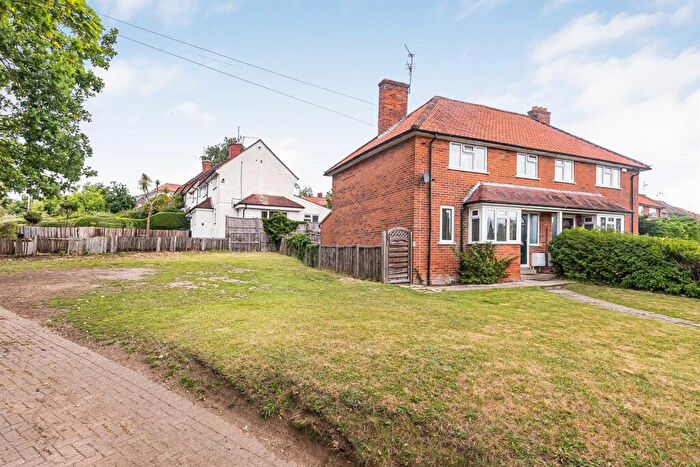3 Bedroom Semi-Detached House For Sale In Lower Henley Road, Caversham, Reading, RG4
