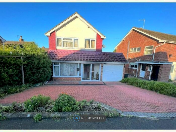 3 Bedroom Detached House To Rent In Tower View Crescent, Nuneaton, CV10