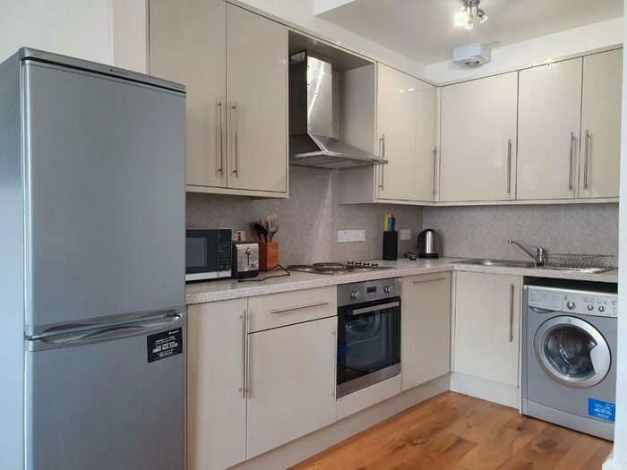 3 Bedroom Flat To Rent In Montague Street, Newington, Edinburgh, EH8