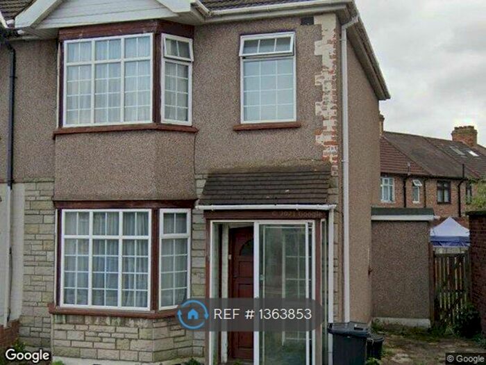 3 Bedroom End Of Terrace House To Rent In Chadwell Heath Lane, Romford, RM6