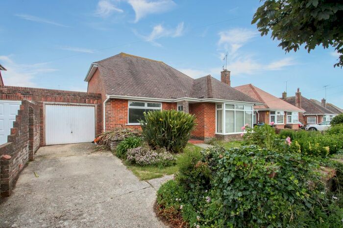 2 Bedroom Detached Bungalow To Rent In Fairview Avenue, Goring-By-Sea, BN12