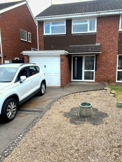 3 Bedroom Semi-Detached House To Rent In Arlington Court, Stourbridge, West Midlands, DY8