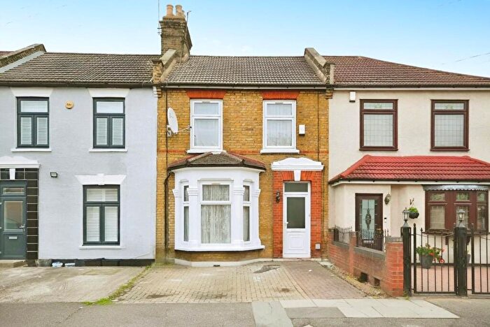 3 Bedroom House For Sale In Sunnyside Road, Ilford, IG1