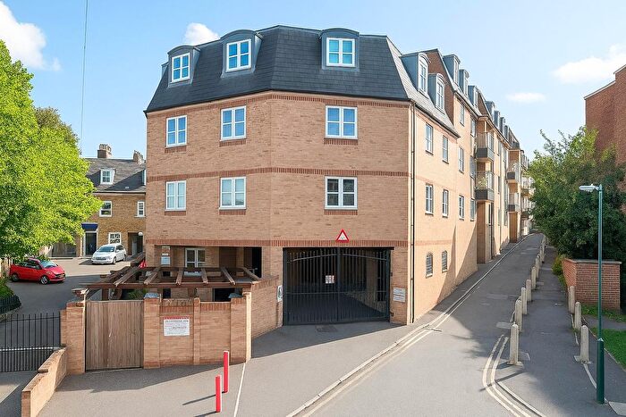 1 Bedroom Flat To Rent In Darwin Court, Gravel Walk, Rochester, ME1