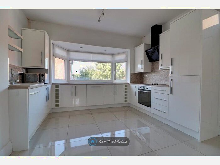 2 Bedroom Flat To Rent In London Road, Leigh-On-Sea, SS9