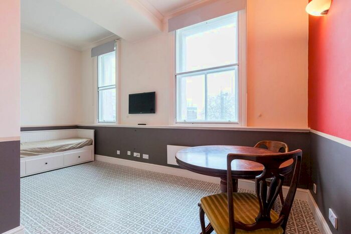 1 Bedroom Flat To Rent In West Smithfield, Farringdon, London, EC1A