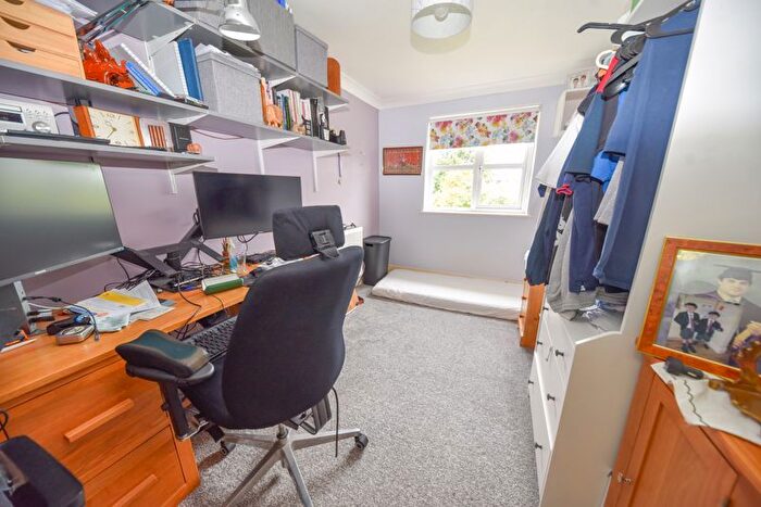 2 Bedroom Flat For Sale In Hambledon Road, Waterlooville, PO7