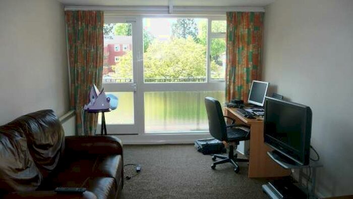 2 Bedroom Apartment To Rent In Armadale Court, RG30