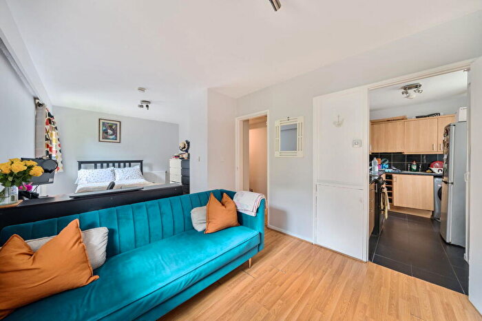 Studio For Sale In Cooks Road, London, SE17