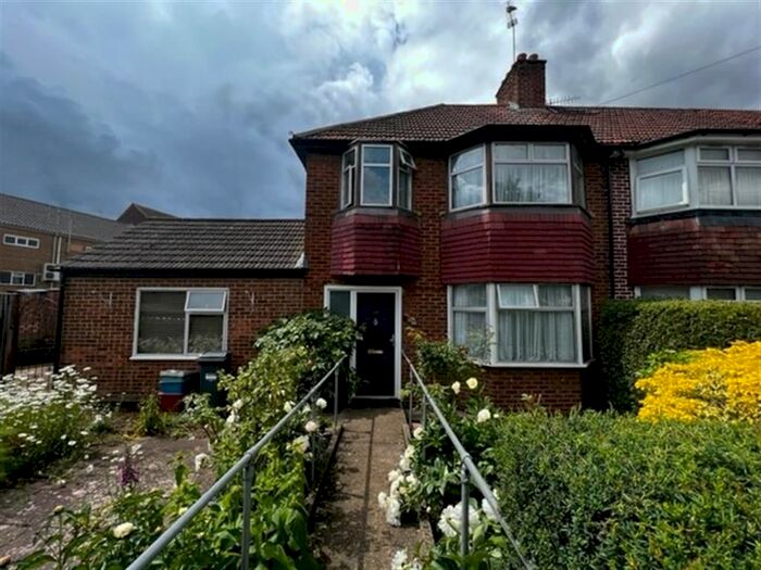 3 Bedroom End Of Terrace House To Rent In Bridge Road, Hounslow, TW3