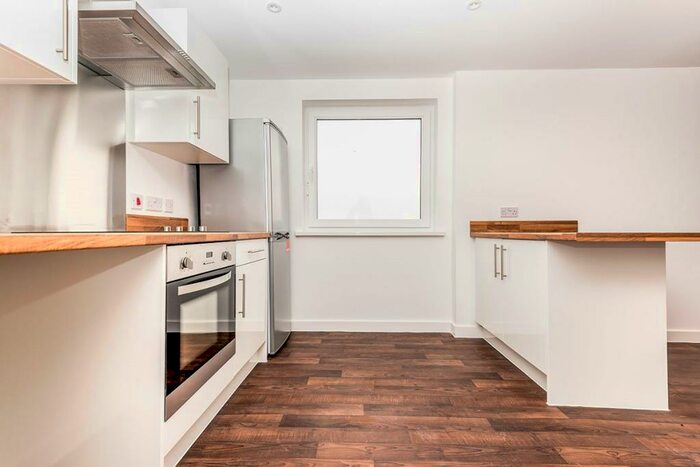 2 Bedroom Flat To Rent In Parkwood Rise, Keighley, West Yorkshire, BD21