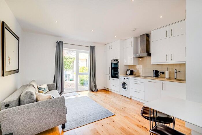 1 Bedroom Apartment To Rent In White Hart Lane, London, SW13