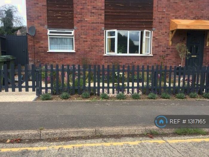 2 Bedroom Maisonette To Rent In West Hill, Epsom, Surrey, KT19