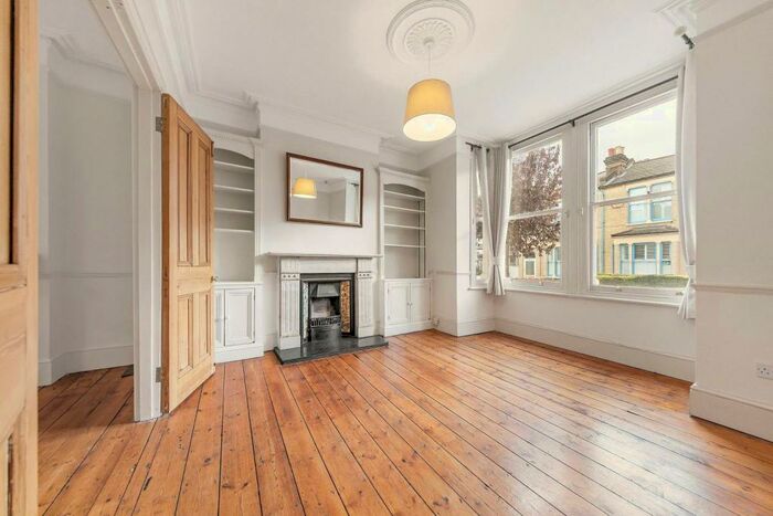 4 Bedroom Terraced House To Rent In Sarsfeld Road, Wandsworth Common, London, SW12
