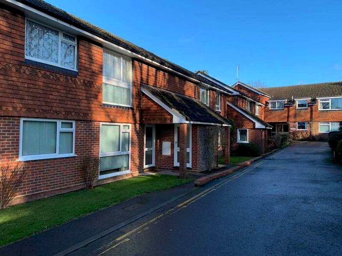 1 Bedroom Ground Flat To Rent In Griffin Court, Great Bookham, KT23
