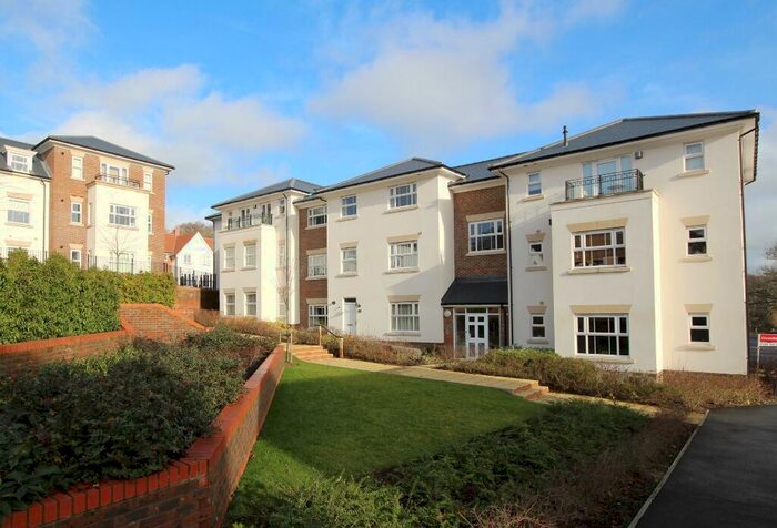 2 Bedroom Flat To Rent In Renfields, Haywards Heath, RH16