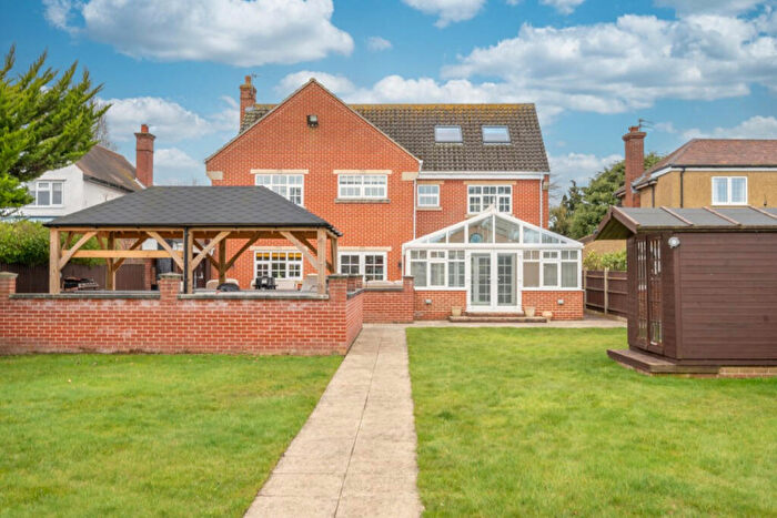 5 Bedroom Detached House For Sale In Yarmouth Road, Lowestoft, NR32