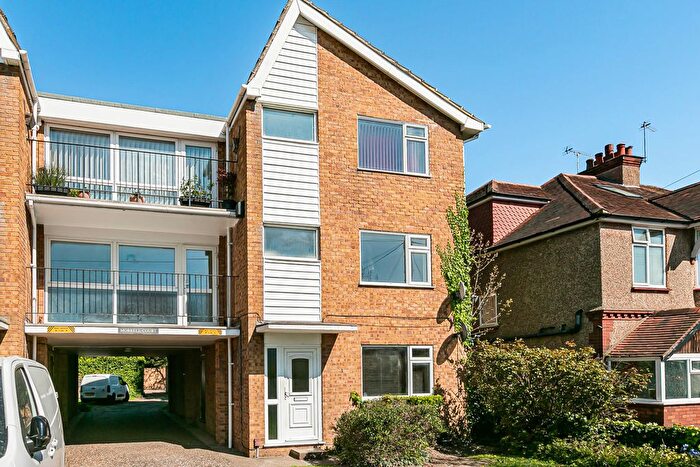 2 Bedroom Flat For Sale In Kingston Road, Staines-Upon-Thames, Surrey, TW18