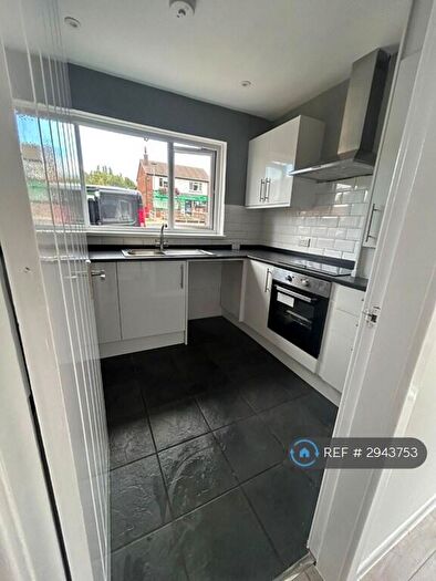 4 Bedroom Semi-Detached House To Rent In Highgate Lane, Huddersfield, HD8