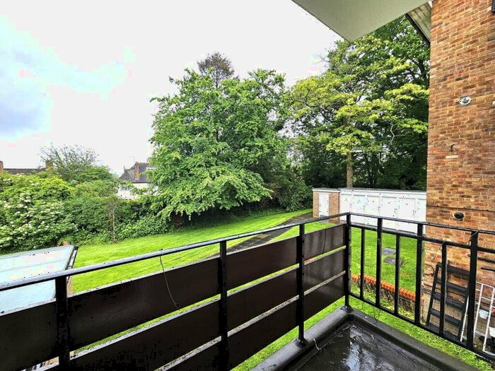2 Bedroom Flat To Rent In Cedar Drive, East Finchley, N2