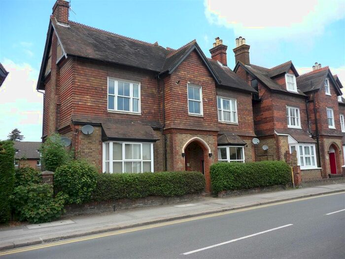 1 Bedroom Flat To Rent In Croydon Road, Reigate, RH2