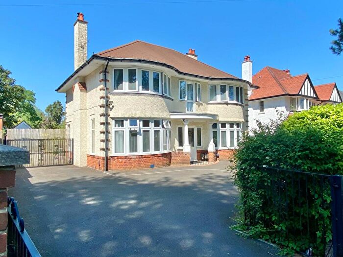 4 Bedroom Detached House For Sale In Littledown Avenue, Bournemouth, BH7