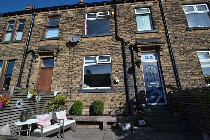 3 Bedroom Terraced House For Sale In Park Road, Thackley, Bradford, BD10