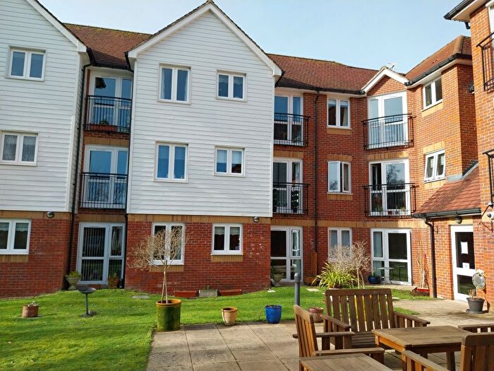 1 Bedroom Property For Sale In Penlee Close, Edenbridge, TN8