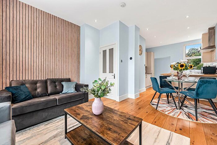 2 Bedroom Maisonette To Rent In Beecroft Road, Brockley, London, SE4