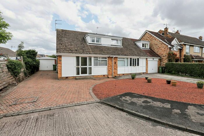 3 Bedroom Semi-Detached Bungalow For Sale In Chaumont Way, Stockton On The Forest, York, YO32