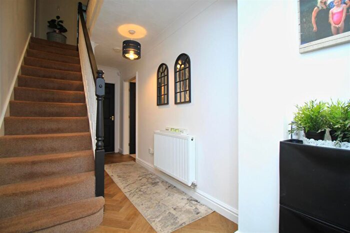 5 Bedroom Detached House For Sale In Laureate Way, Denton, Manchester, M34