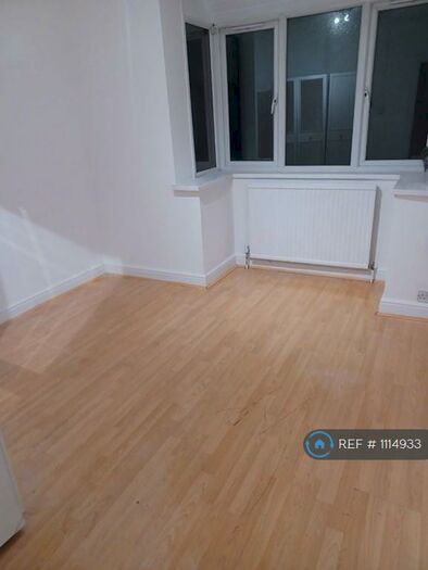 2 Bedroom Flat To Rent In Beechwood Gardens, London, NW10