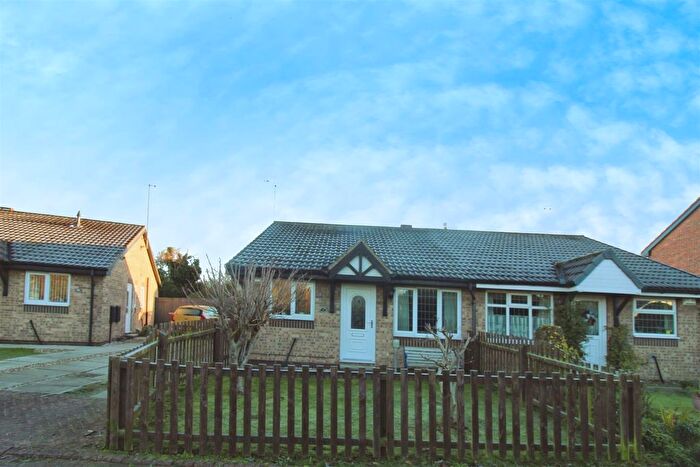 2 Bedroom Semi Detached Bungalow For Sale In The Orchard, Hull, HU9