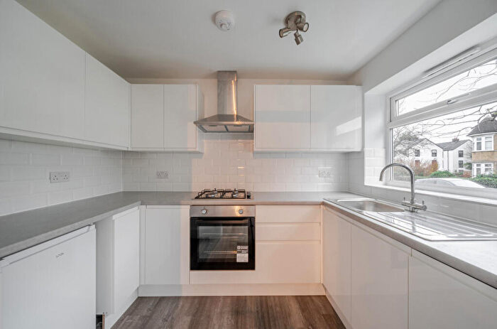 1 Bedroom Apartment For Sale In Warwick Road, Barnet, EN5