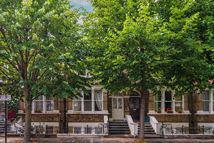 1 Bedroom Flat To Rent In Linden Gardens, Chiswick, W4