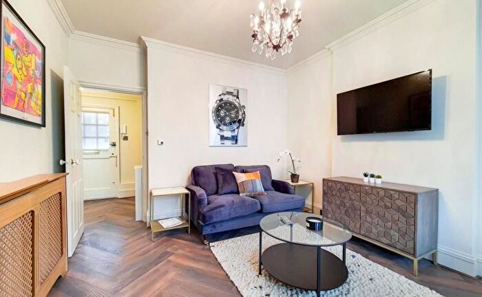 1 Bedroom Flat To Rent In Portland Place, Fitzrovia, London, W1B